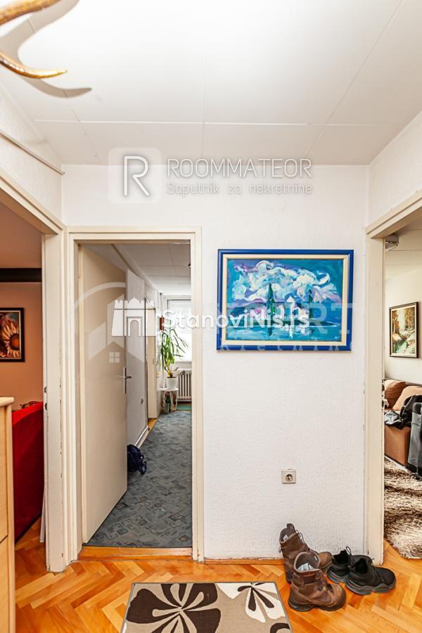 Slika 6 - Stan u zgradi, uknjižen, centralno grejanje, oglas ID p-011345