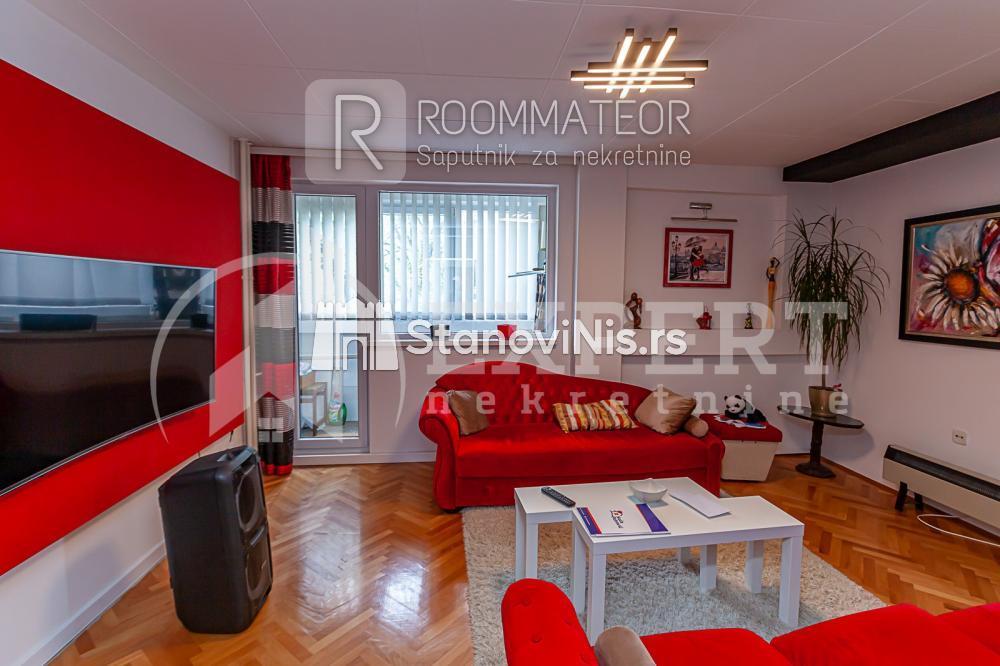 Slika 2 - Stan u zgradi, uknjižen, centralno grejanje, oglas ID p-011345