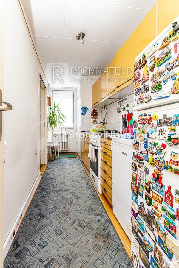 Slika 4 - Stan u zgradi, uknjižen, centralno grejanje, oglas ID p-011345