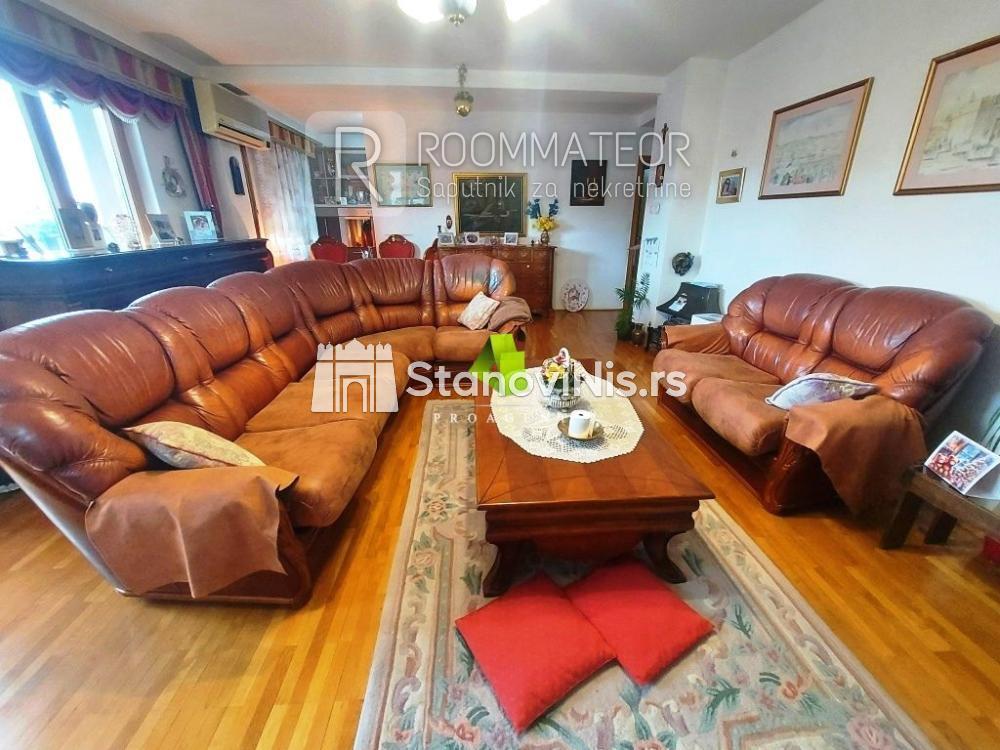 Glavna slika -Luksuzan porodičan troiposoban stan u centru ID#4836