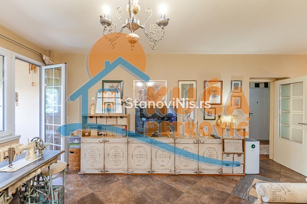 Slika 2 - Stan u zgradi, uknjižen, centralno grejanje, oglas ID p-011452