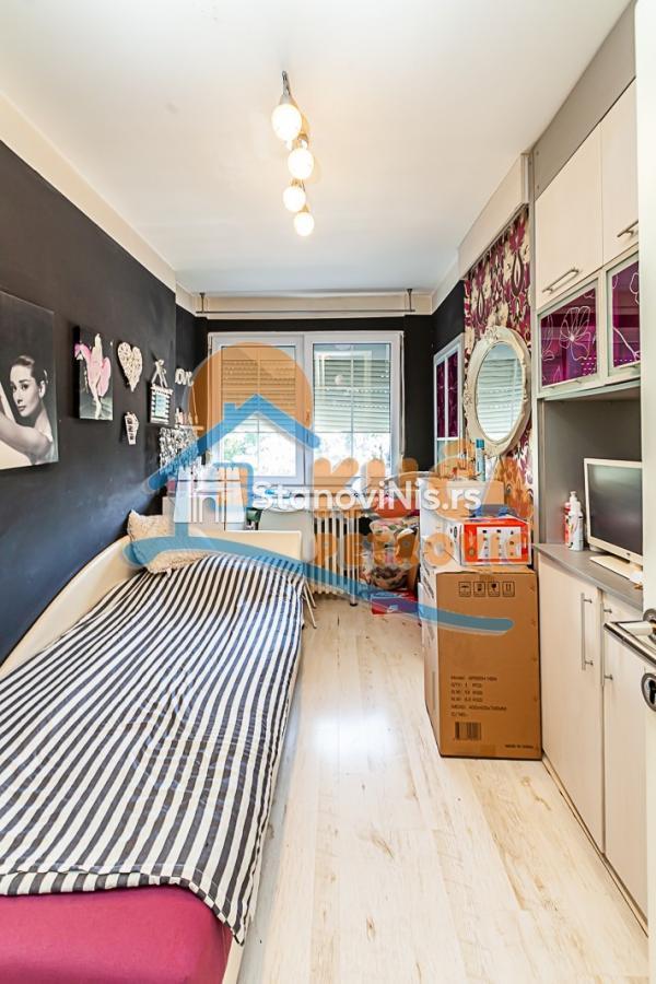 Slika 11 - Stan u zgradi, uknjižen, centralno grejanje, oglas ID p-011452