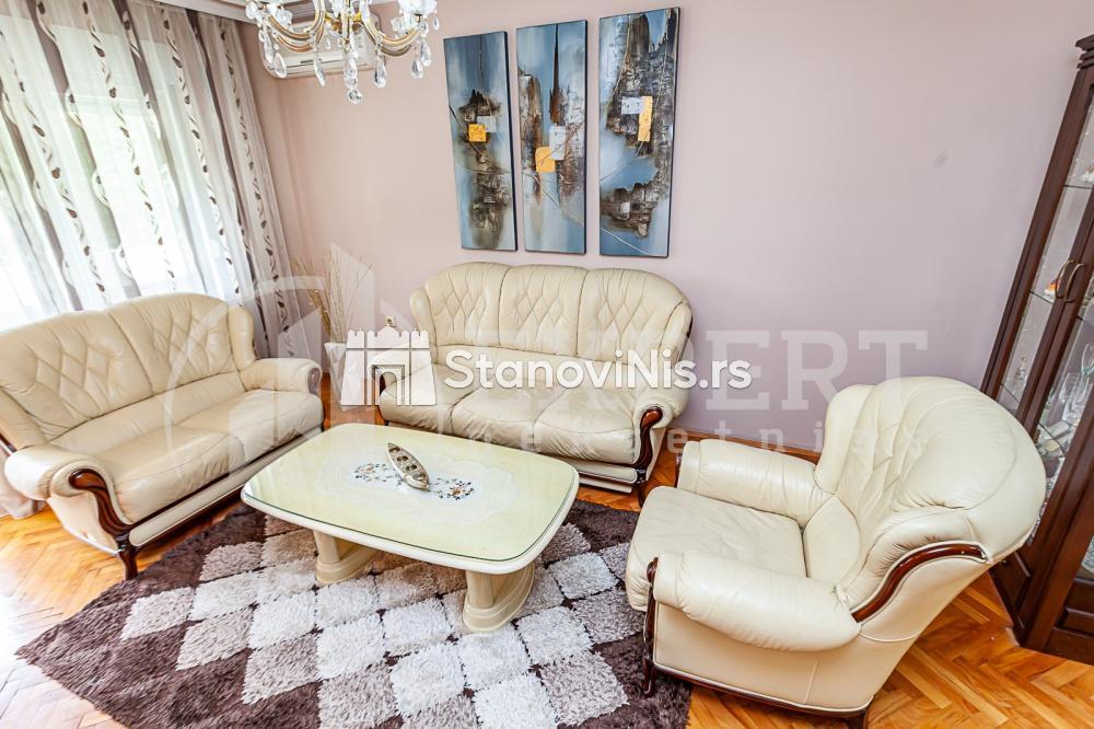 Slika 8 - Stan u zgradi, uknjižen, centralno grejanje, oglas ID p-011467