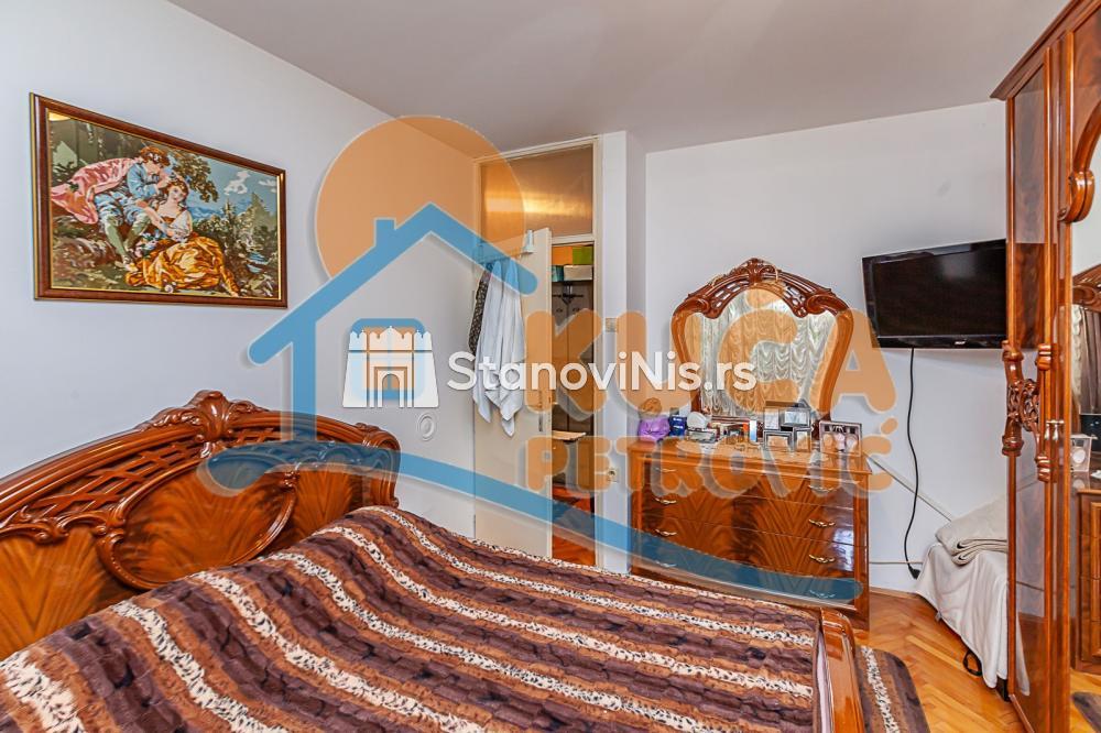 Slika 3 - Stan u zgradi, uknjižen, centralno grejanje, oglas ID p-011467