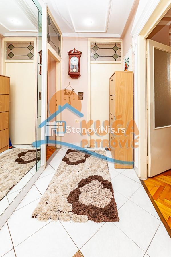 Slika 6 - Stan u zgradi, uknjižen, centralno grejanje, oglas ID p-011467