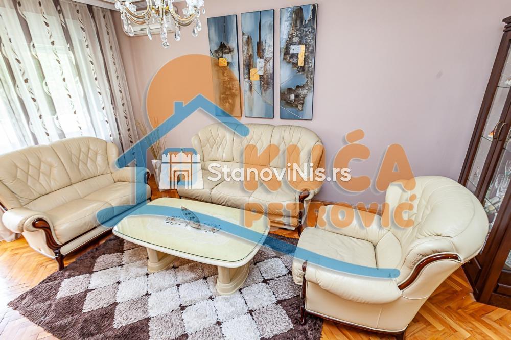 Slika 8 - Stan u zgradi, uknjižen, centralno grejanje, oglas ID p-011467