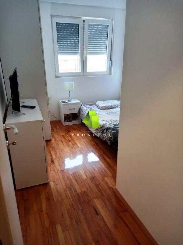 Slika 4 - Lep dvoiposoban stan sa stvarima, Pantelej ID#4931