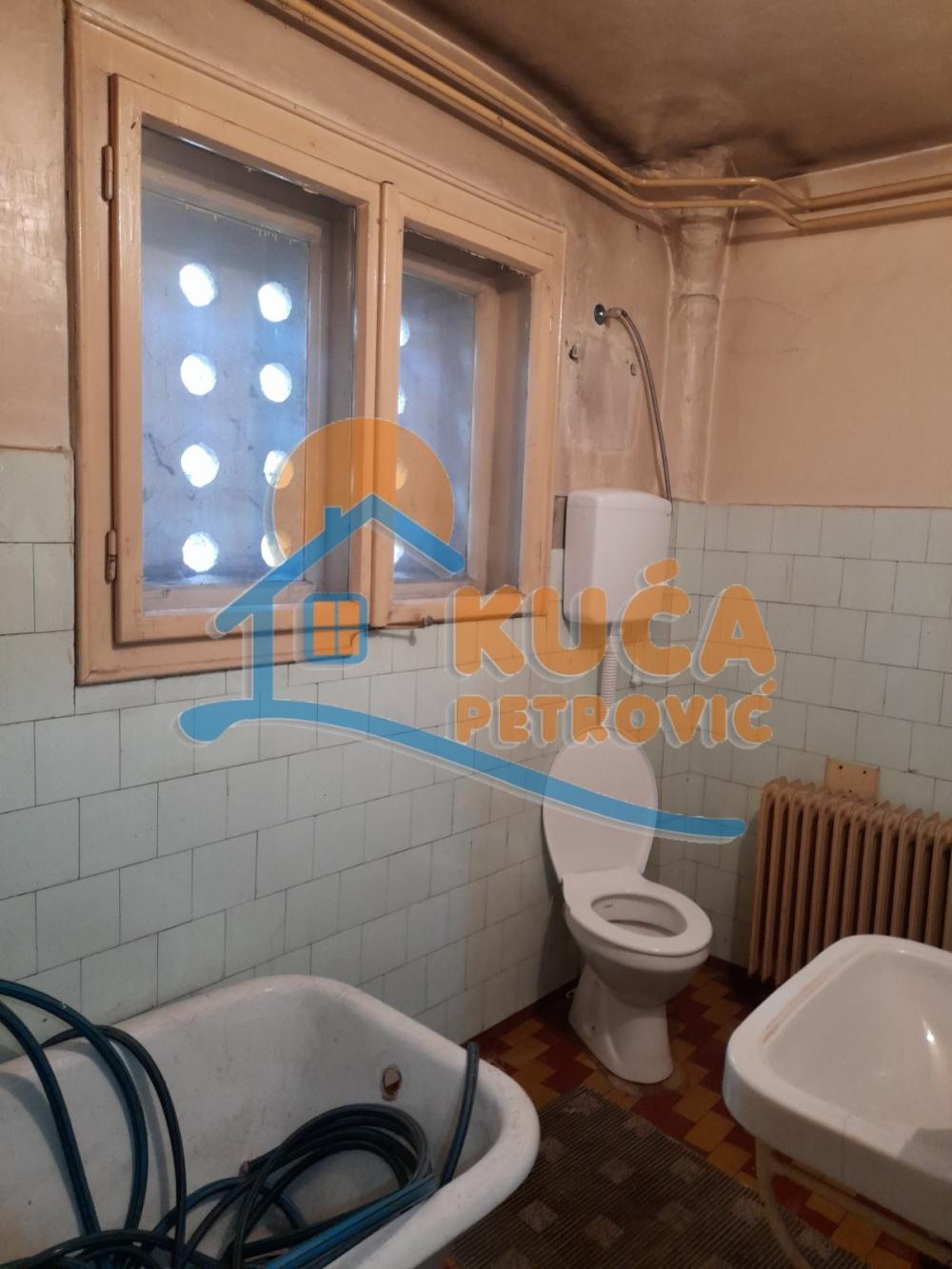 Slika 4 - Stan u zgradi, uknjižen, grejanje na struju, oglas ID p-011616