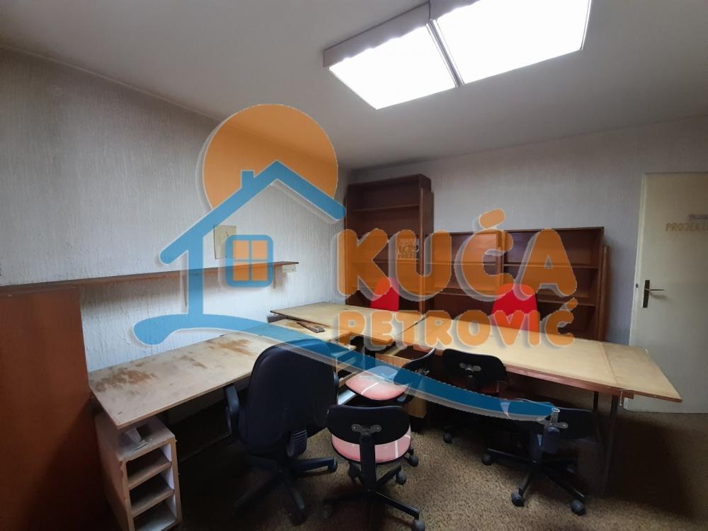 Slika 5 - Stan u zgradi, uknjižen, grejanje na struju, oglas ID p-011616