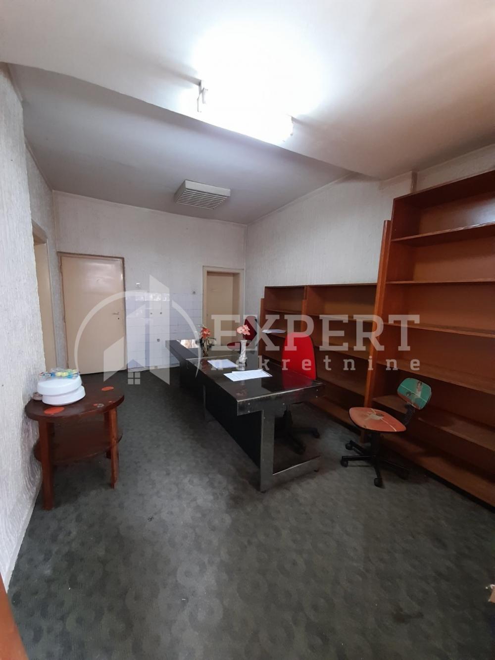 Slika 2 - Stan u zgradi, uknjižen, grejanje na struju, oglas ID p-011616