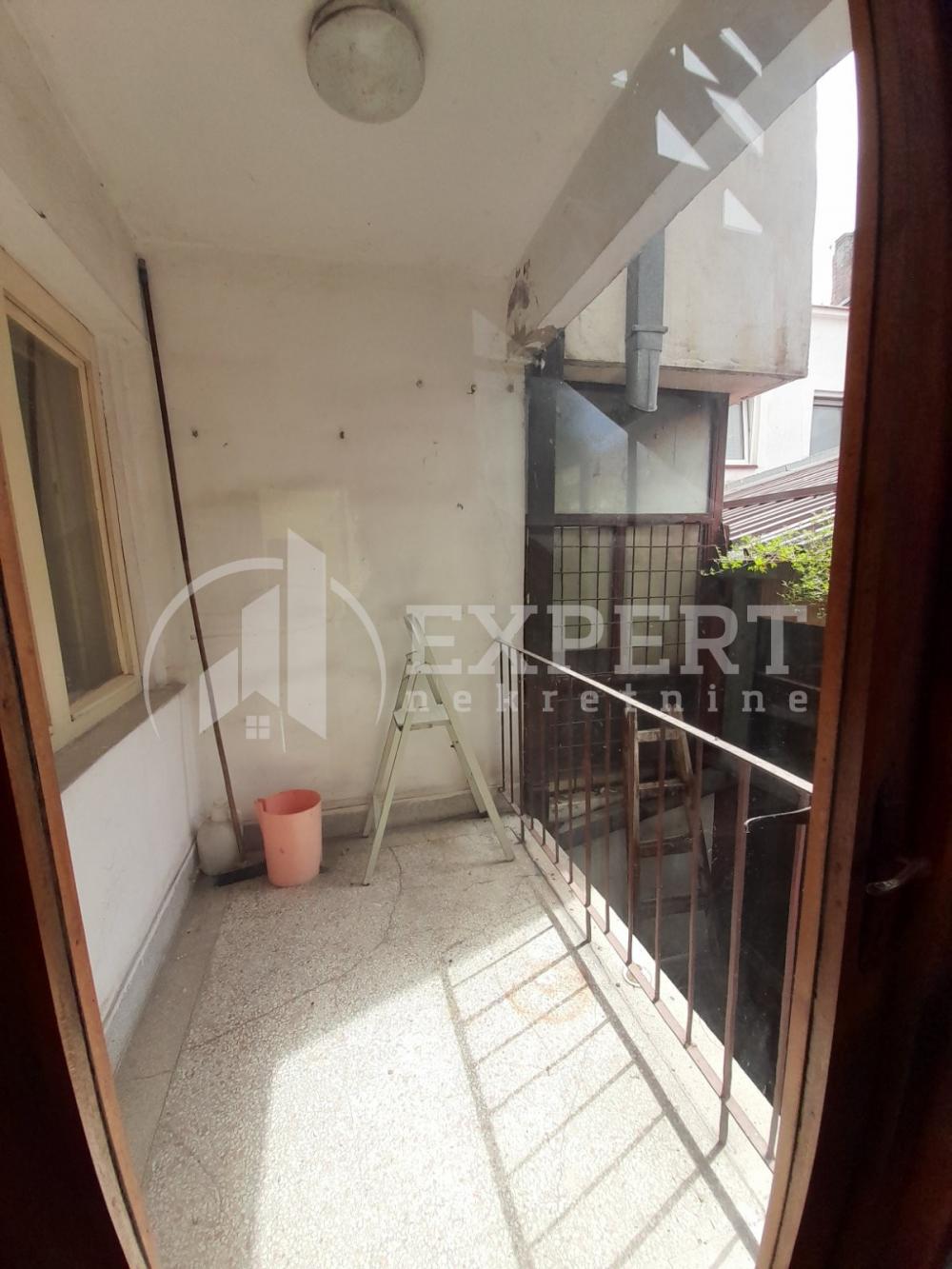 Slika 3 - Stan u zgradi, uknjižen, grejanje na struju, oglas ID p-011616