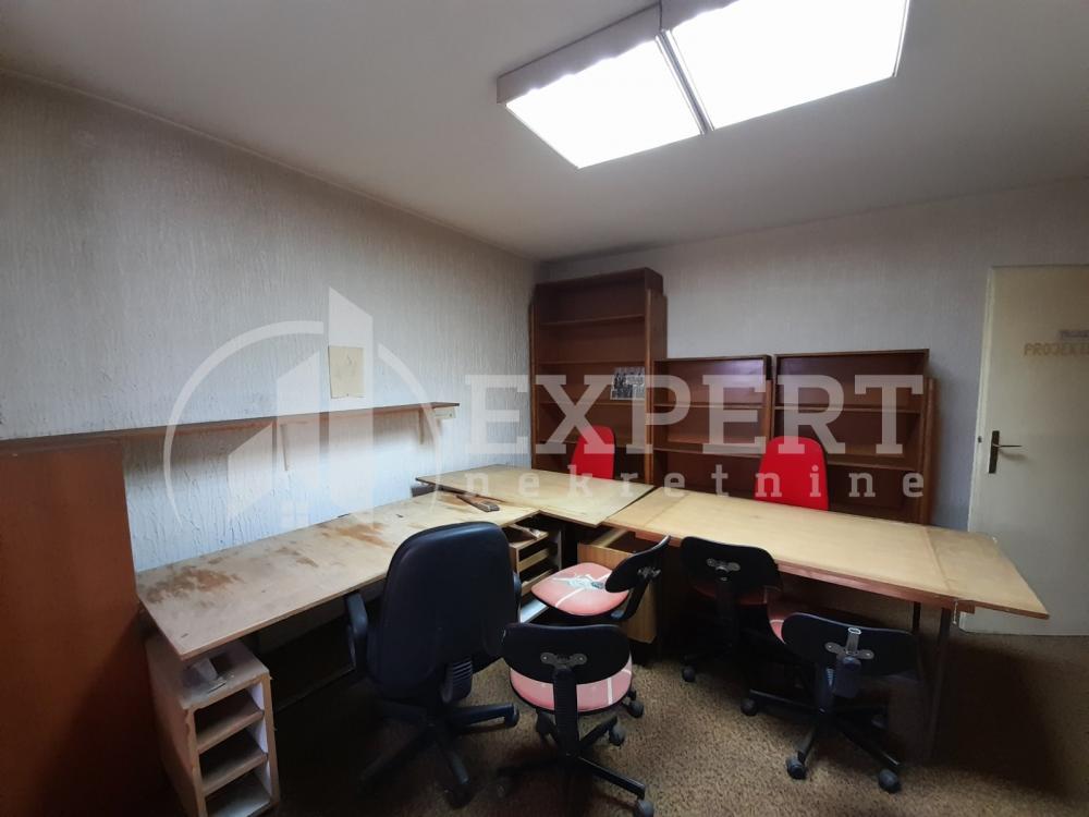 Slika 5 - Stan u zgradi, uknjižen, grejanje na struju, oglas ID p-011616