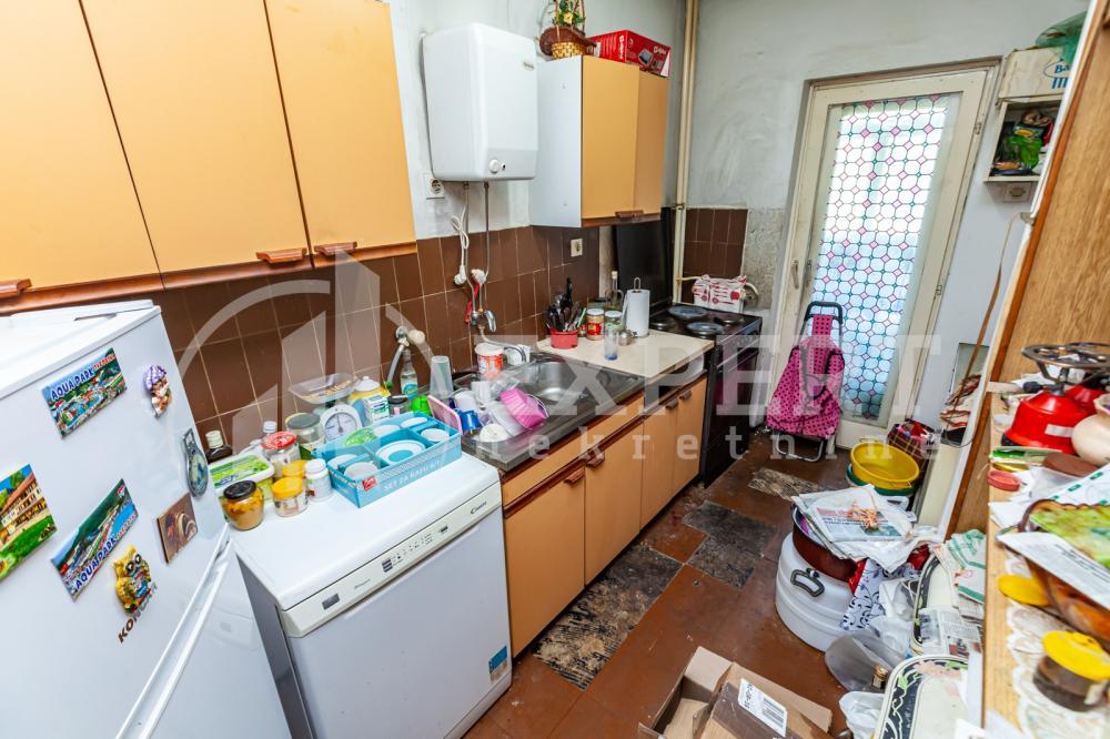 Slika 5 - Stan u zgradi, uknjižen, centralno grejanje, oglas ID p-011770