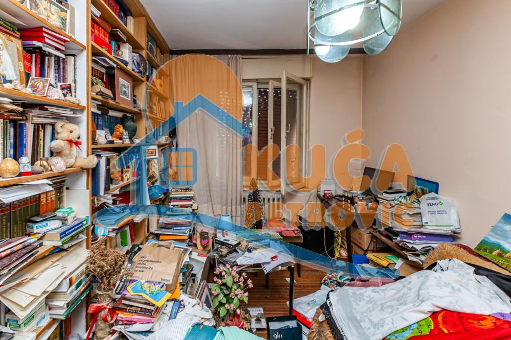 Slika 7 - Stan u zgradi, uknjižen, centralno grejanje, oglas ID p-011770