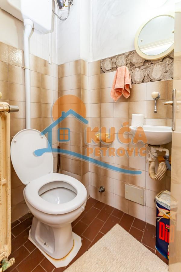 Slika 8 - Stan u zgradi, uknjižen, centralno grejanje, oglas ID p-011770