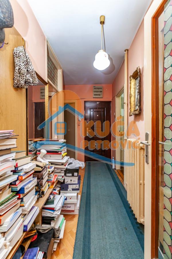 Slika 6 - Stan u zgradi, uknjižen, centralno grejanje, oglas ID p-011770