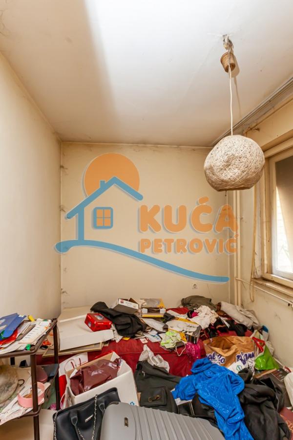 Slika 11 - Stan u zgradi, uknjižen, centralno grejanje, oglas ID p-011770