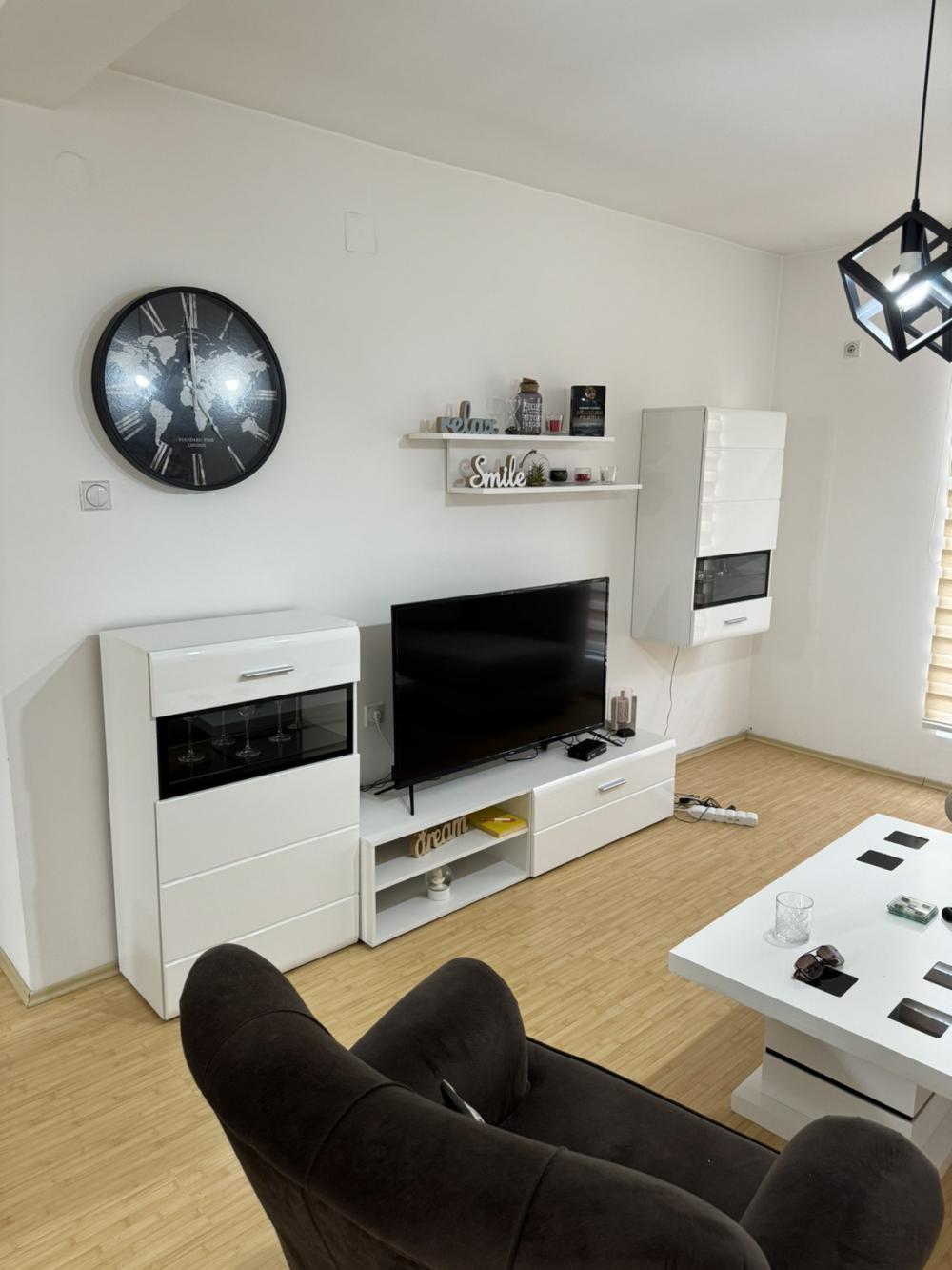 Slika 0 - Lux namešten stan, 2 parking mesta + potkrovlje