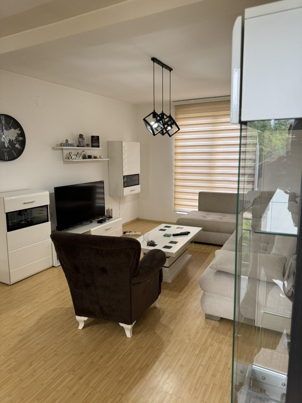 Slika 5 - Lux namešten stan, 2 parking mesta + potkrovlje