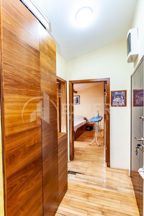 Slika 7 - Stan u zgradi, uknjižen, centralno grejanje, oglas ID p-011834