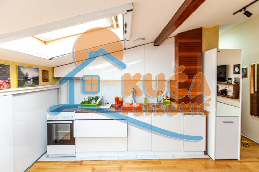 Slika 5 - Stan u zgradi, uknjižen, centralno grejanje, oglas ID p-011834