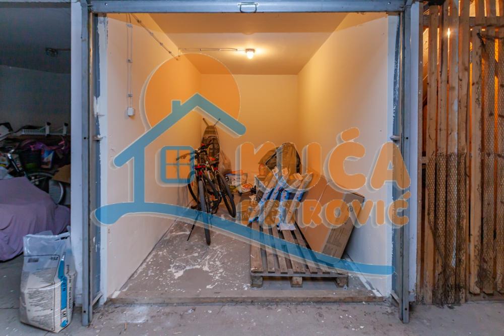 Slika 10 - Stan u zgradi, uknjižen, centralno grejanje, oglas ID p-011834