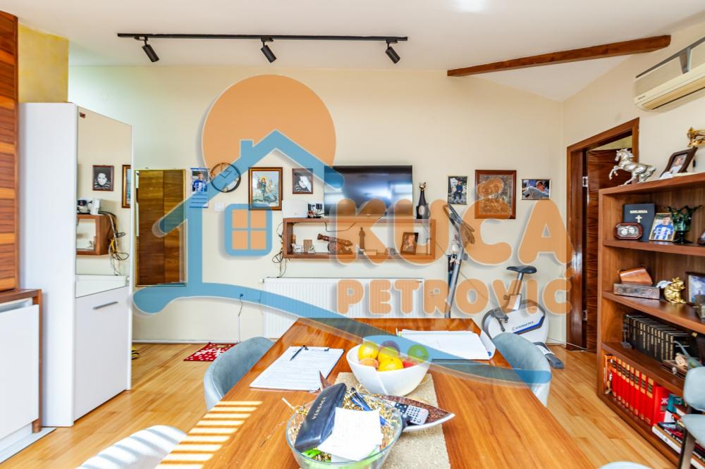 Slika 6 - Stan u zgradi, uknjižen, centralno grejanje, oglas ID p-011834