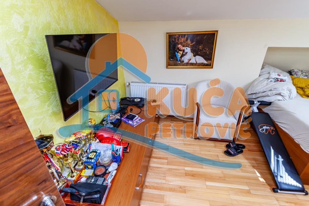 Slika 1 - Stan u zgradi, uknjižen, centralno grejanje, oglas ID p-011834