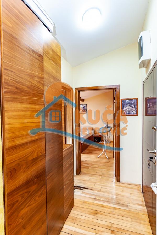 Slika 7 - Stan u zgradi, uknjižen, centralno grejanje, oglas ID p-011834