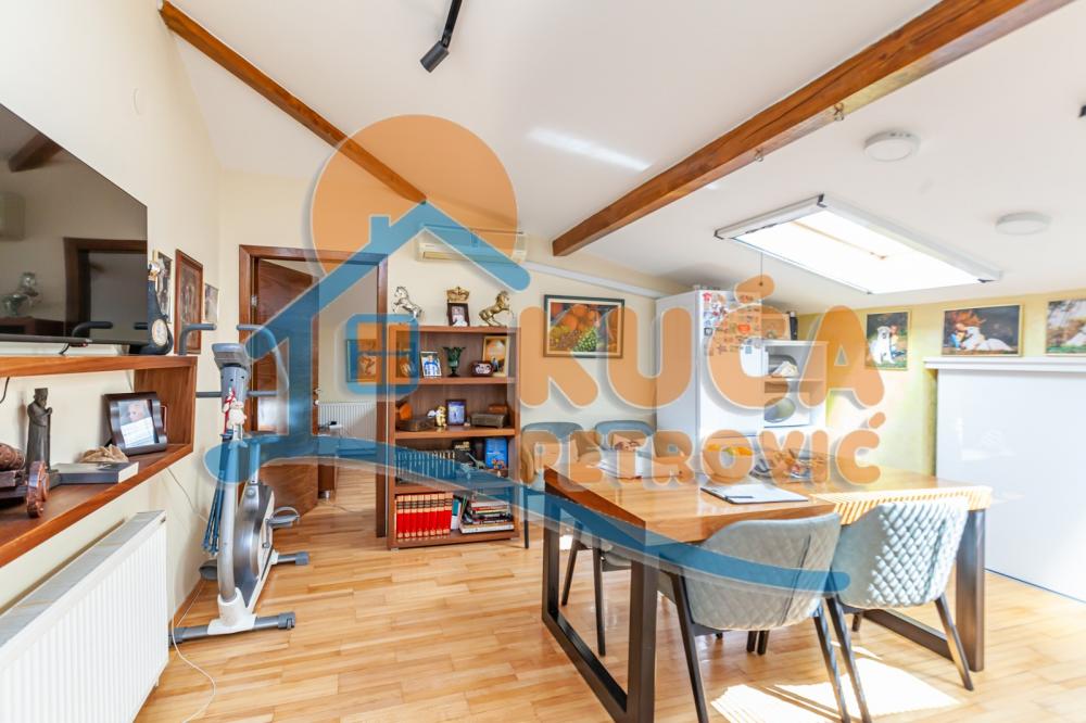 Slika 3 - Stan u zgradi, uknjižen, centralno grejanje, oglas ID p-011834