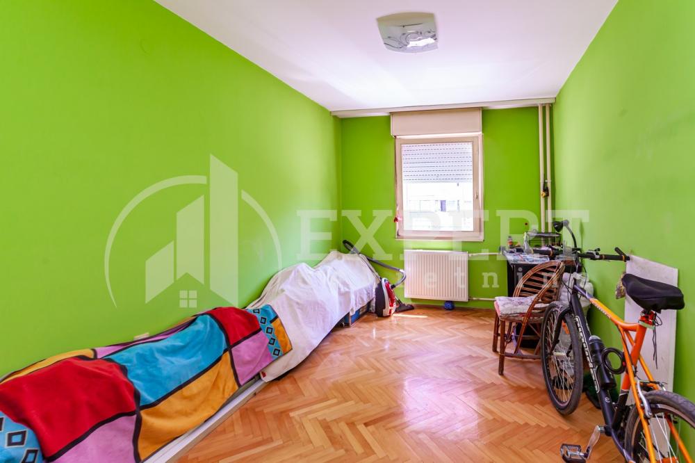 Slika 10 - Stan u zgradi, uknjižen, centralno grejanje, oglas ID p-012044