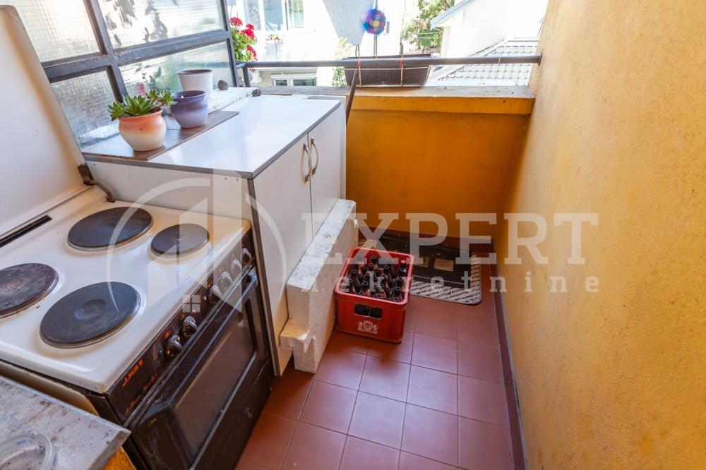 Slika 8 - Stan u zgradi, uknjižen, centralno grejanje, oglas ID p-012044