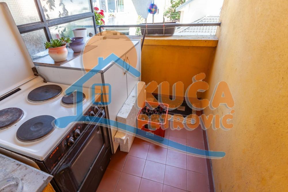 Slika 8 - Stan u zgradi, uknjižen, centralno grejanje, oglas ID p-012044
