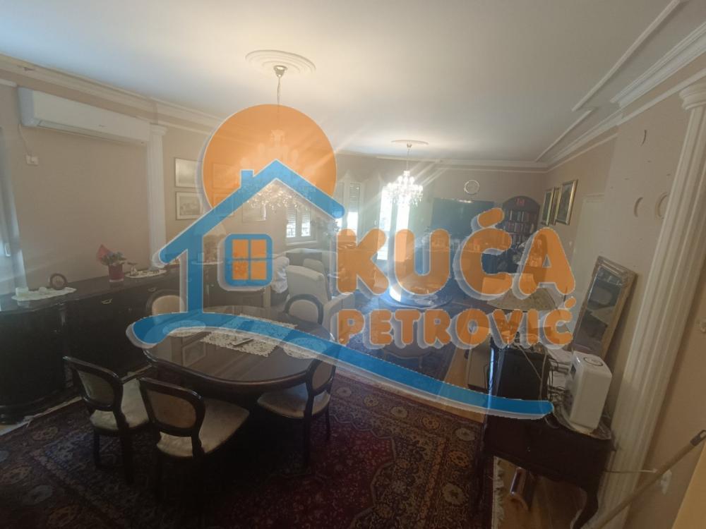 Glavna slika -Stan u zgradi, uknjižen, etažno grejanje, oglas ID p-012077