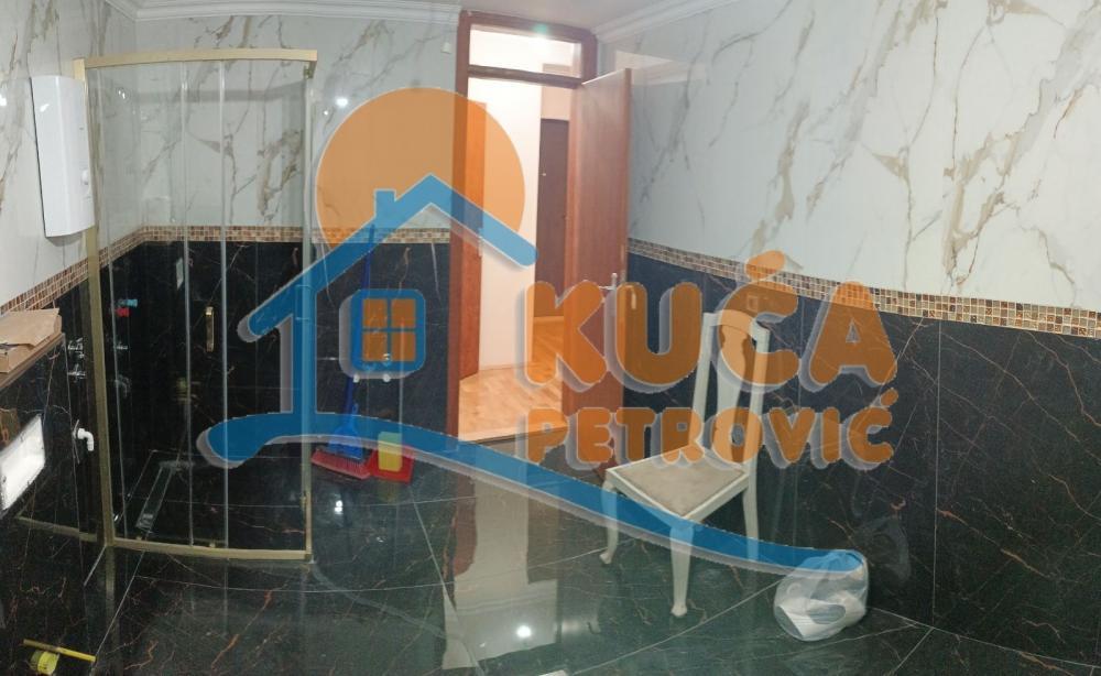 Glavna slika -Stan u zgradi, uknjižen, grejanje na struju, oglas ID p-012076