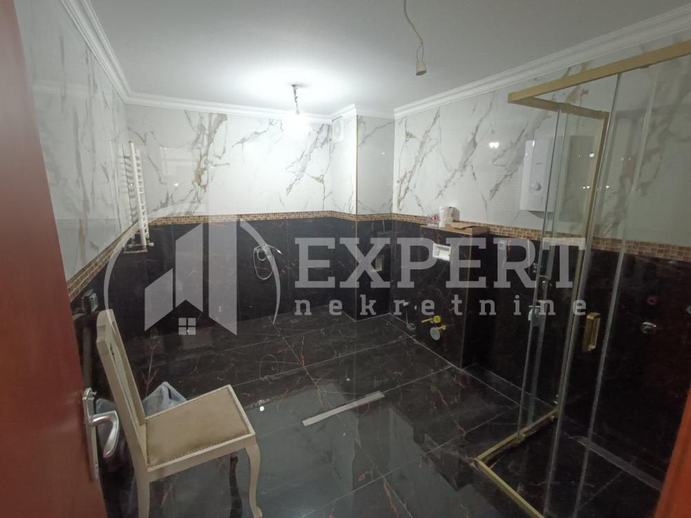 Slika 5 - Stan u zgradi, uknjižen, grejanje na struju, oglas ID p-012076