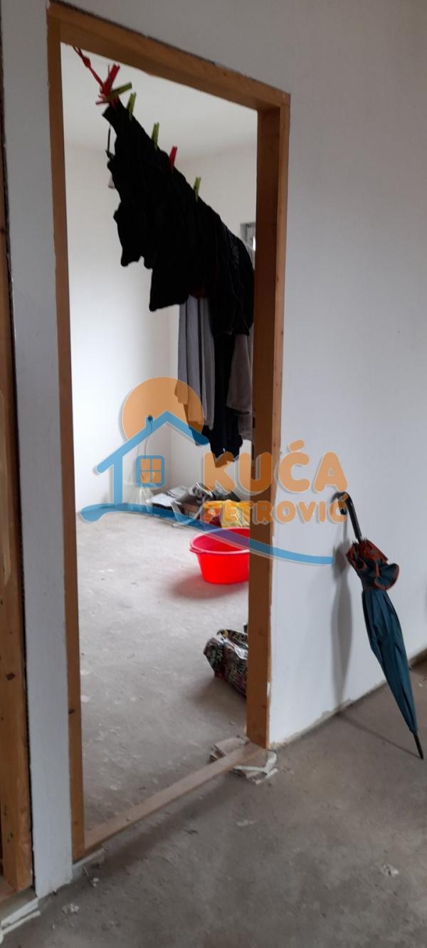 Slika 1 - Stan u zgradi, oglas ID p-07720