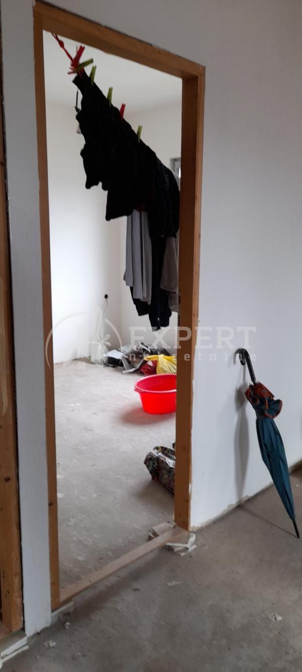 Slika 1 - Stan u zgradi, oglas ID p-07720