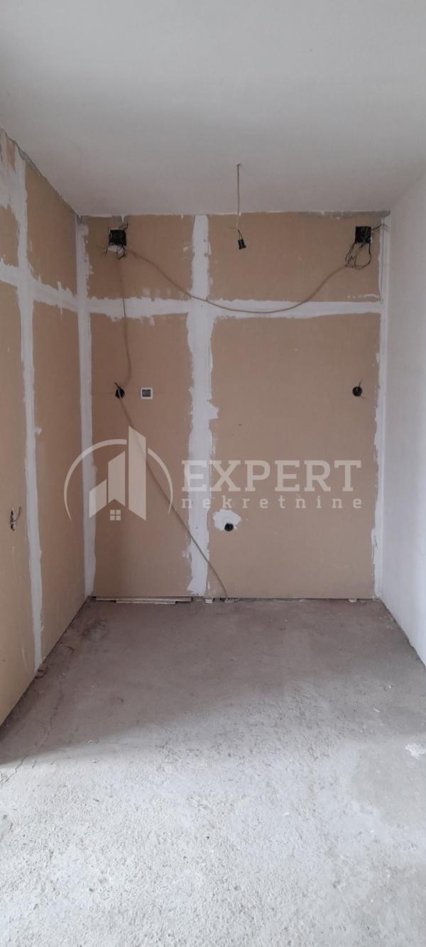 Slika 4 - Stan u zgradi, oglas ID p-07720