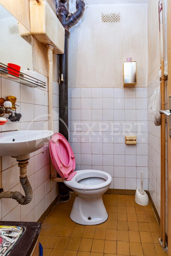 Slika 8 - Stan u zgradi, uknjižen, grejanje na struju, oglas ID p-012318