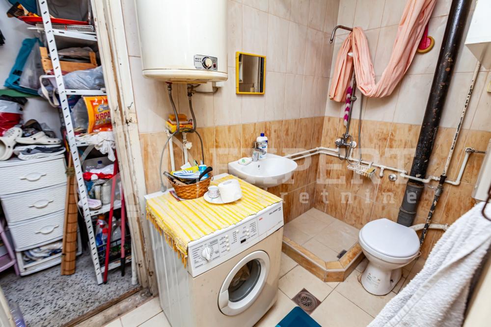 Slika 7 - Stan u zgradi, uknjižen, grejanje na struju, oglas ID p-012318