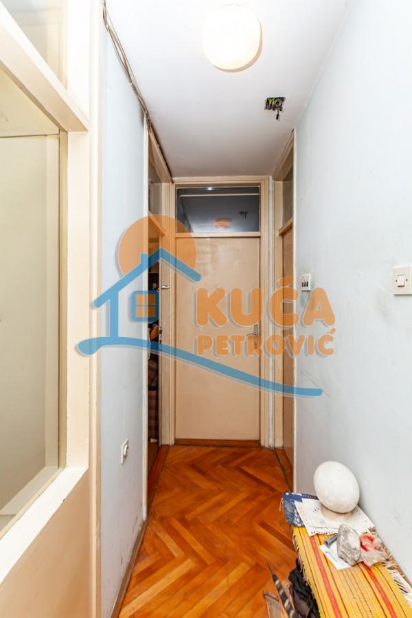 Slika 6 - Stan u zgradi, uknjižen, grejanje na struju, oglas ID p-012318