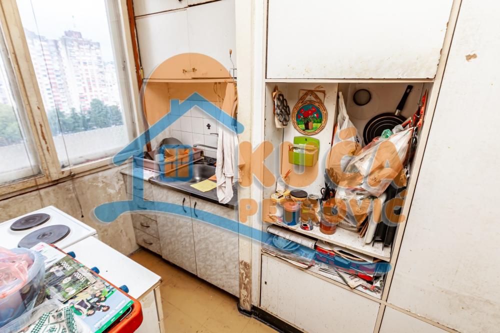 Slika 4 - Stan u zgradi, uknjižen, grejanje na struju, oglas ID p-012318