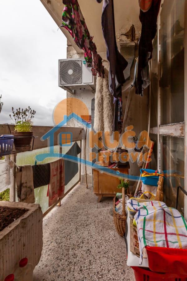 Slika 9 - Stan u zgradi, uknjižen, grejanje na struju, oglas ID p-012318