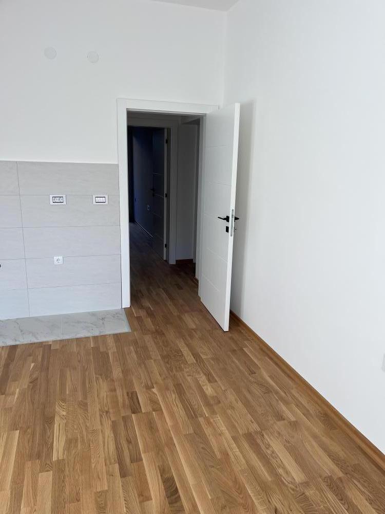 Slika 2 - Prodaja dvoiposobnog stana, Borova  Niš, terasa, parking