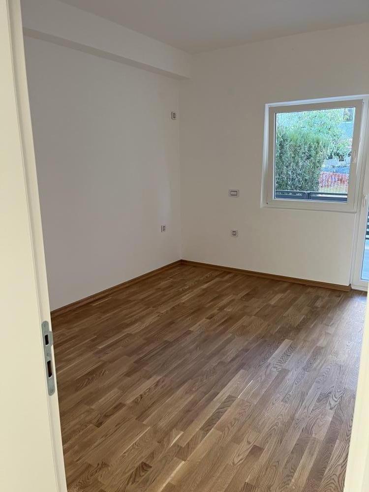 Slika 4 - Prodaja dvoiposobnog stana, Borova  Niš, terasa, parking