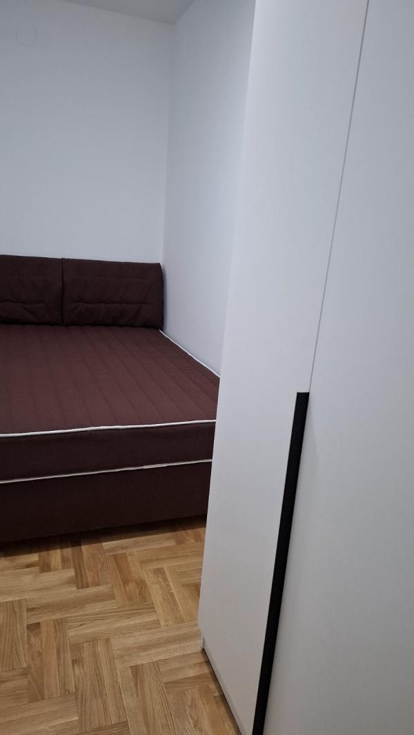 Slika 4 - Prodaja jednoiposobnog stana, Branka Krsmanovica Niš, terasa, parking