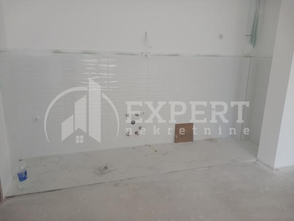 Slika 3 - Stan u zgradi, oglas ID p-011583