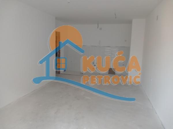 Slika 2 - Stan u zgradi, oglas ID p-011583