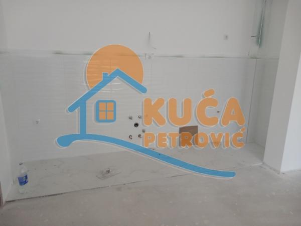 Slika 3 - Stan u zgradi, oglas ID p-011583